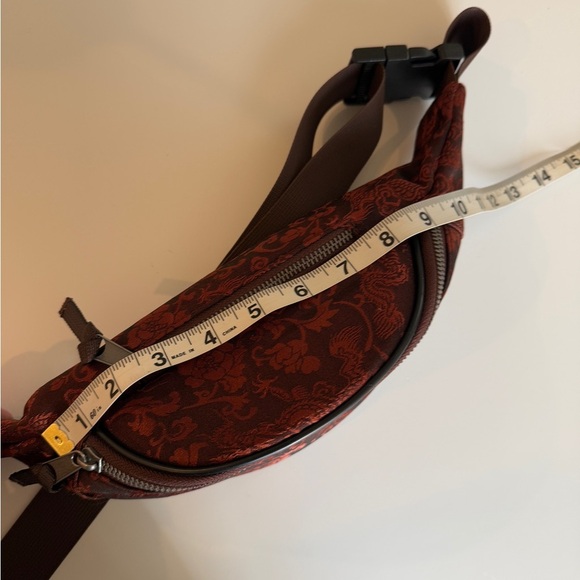 Urban Outfitters Jacquard Chocolate Brown Burgundy Dragon Floral Fanny Pack - Picture 7 of 8